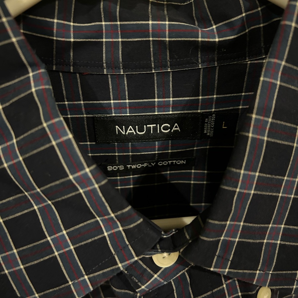Beautiful men’s plaid Náutica button down.